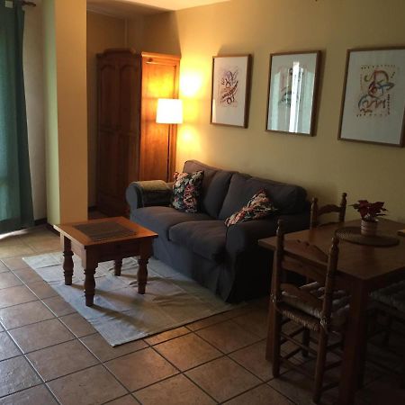 Apartamentos Turisticos San Juan De La Pena Santa Cruz de la Serós المظهر الخارجي الصورة