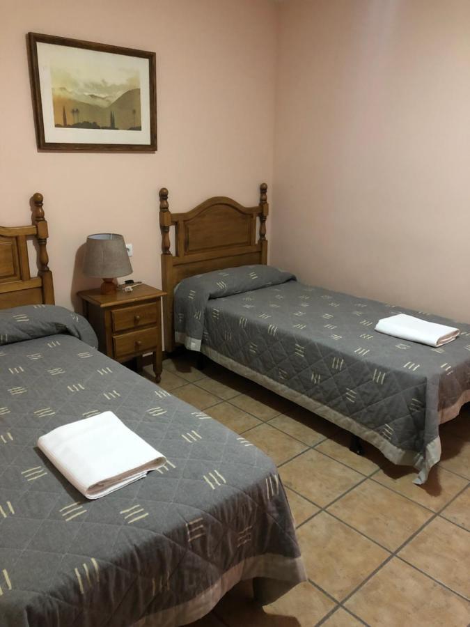 Apartamentos Turisticos San Juan De La Pena Santa Cruz de la Serós المظهر الخارجي الصورة