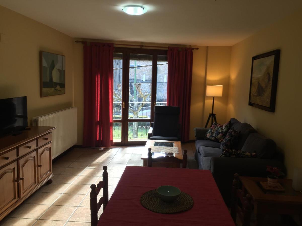 Apartamentos Turisticos San Juan De La Pena Santa Cruz de la Serós المظهر الخارجي الصورة