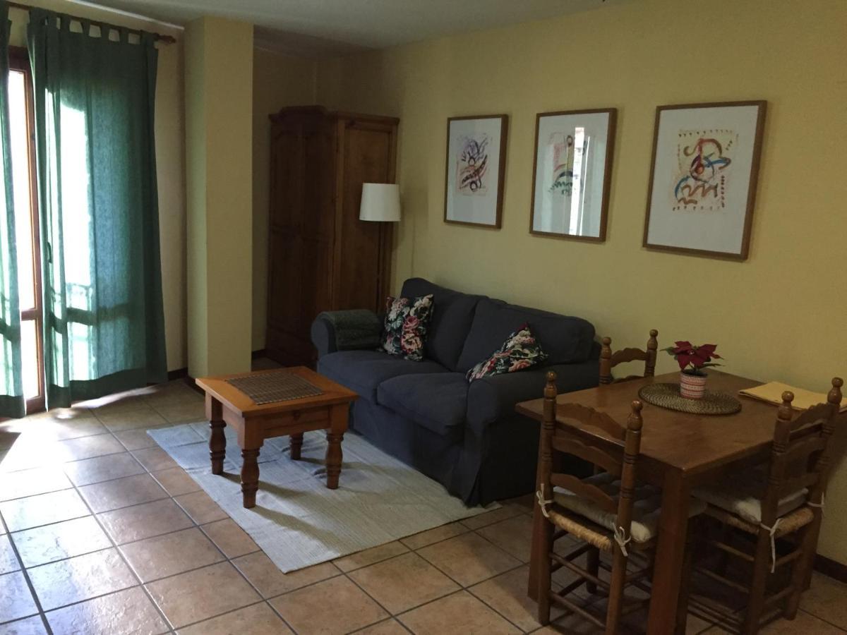 Apartamentos Turisticos San Juan De La Pena Santa Cruz de la Serós المظهر الخارجي الصورة