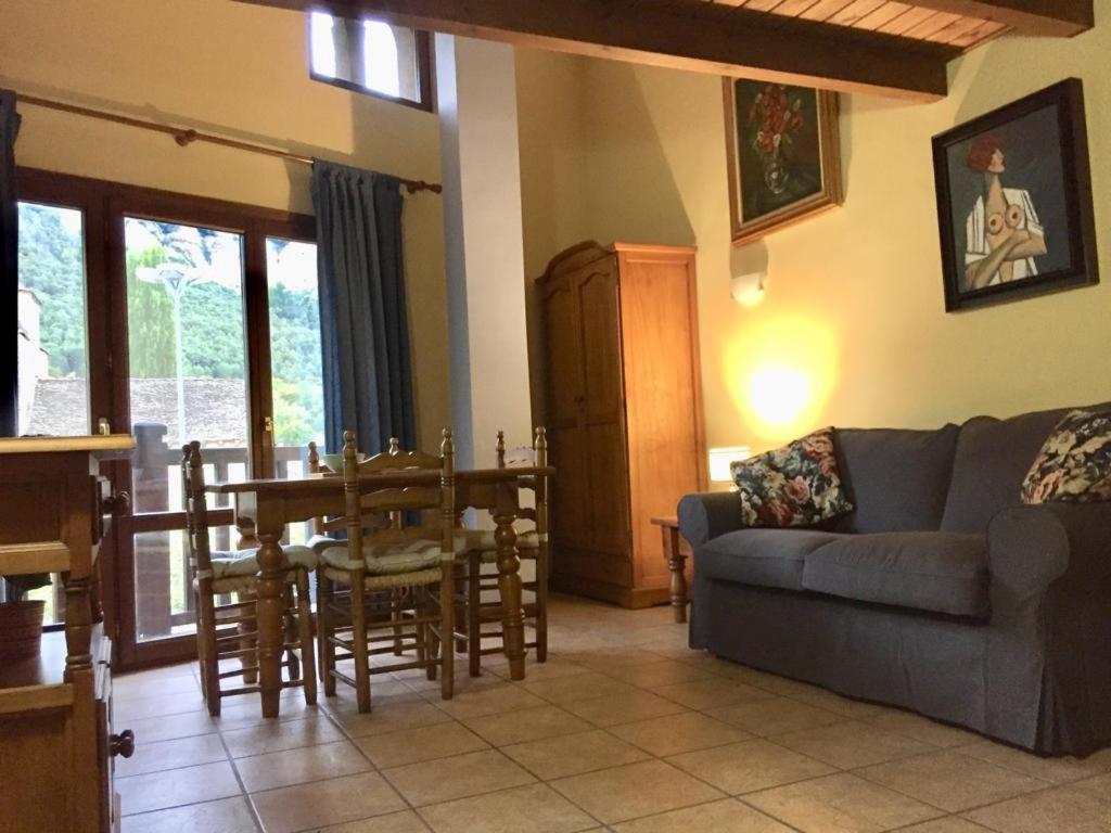 Apartamentos Turisticos San Juan De La Pena Santa Cruz de la Serós المظهر الخارجي الصورة